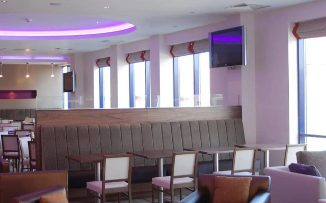 Holiday Inn Express London - Newbury Park