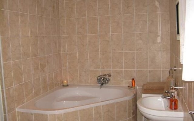 Treetops Guesthouse