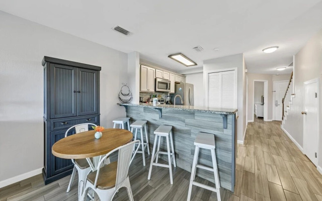 Lakefront 226 3 Bedroom Condo by Redawning