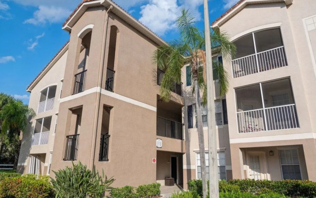 Kasa Wellington South Florida