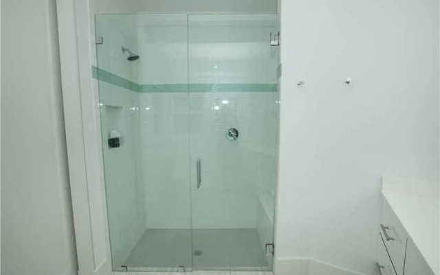 Seabreeze 5 Bedroom Home by RedAwning