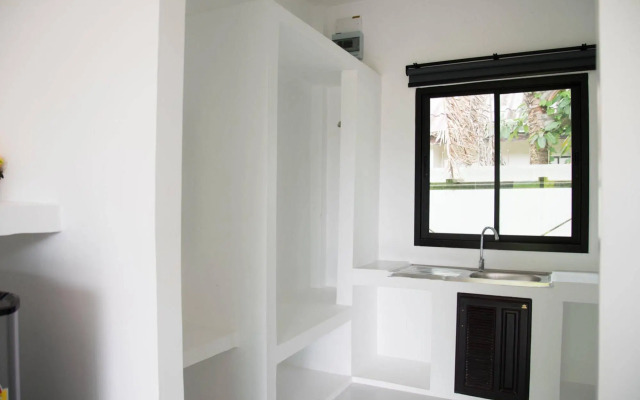 Siri Lanta Resort  (SHA Extra Plus)