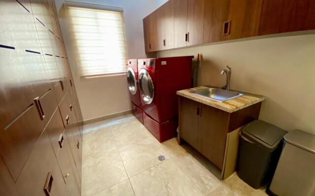 Casa Arnold - Luxurious 4 bedroom villa with pool