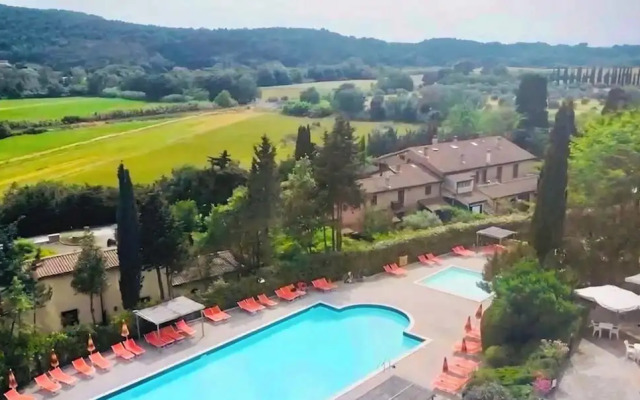 Resort with pool in Riparbella