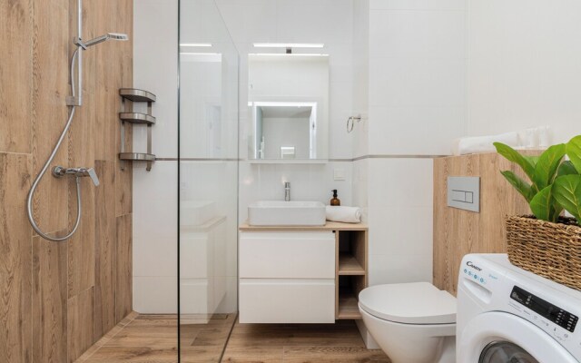 Bright Apartment Gdansk by Renters