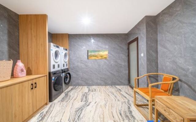 Oukai Impression Hotel (Nanyang Jiangying Airport Binhe Avenue Branch)