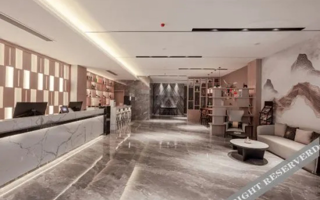 Yihai Hotel (Zhengzhou South China City Longhu Jinyi City Shopping Center Branch)