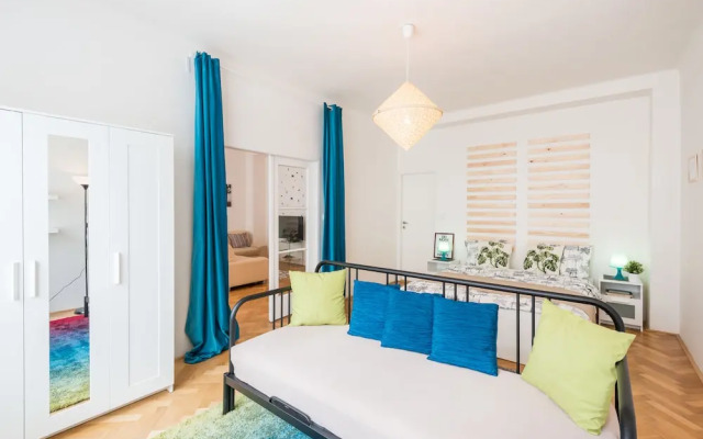 U Nemocenske pojistovny apartment