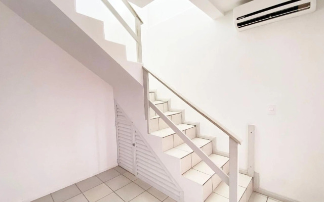 Maravilhoso sobrado com piscina e cascata