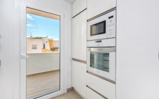 Cabopino Marina Apartment by Rafleys