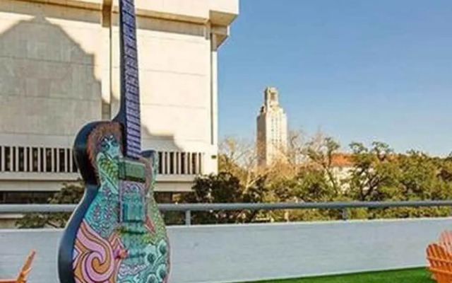 Texas State Capitol Flat- Social Living + Pool