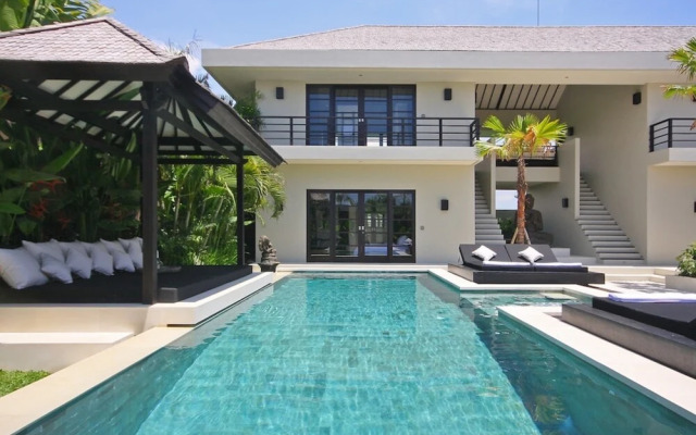 Private Villas, 4 Br, Canggu With Staff