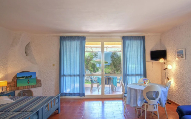 Bright Home in Cargèse Corse-du-sud With Barbecue