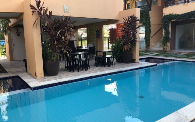 Apartamento com Piscina a Beira Mar
