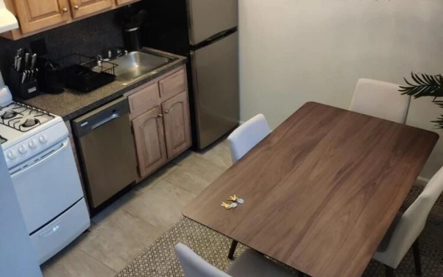 Dazzling Decent 1 Bedroom Apartment