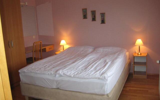 Leifsstadir Guesthouse