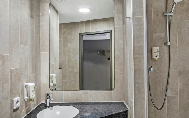 B&B Hotel Hamburg-Airport - Image 7