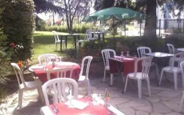 Hôtel Grill Le Coudray-Montceaux