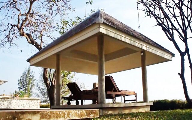 Baan Bayan Beachfront Hotel