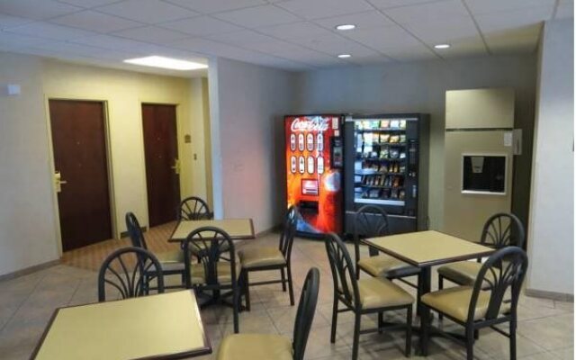 HomeTown Hotel Bryant