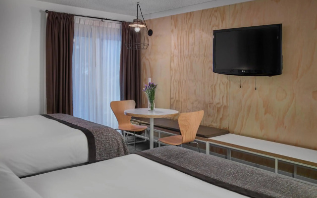 Coast Canmore Hotel & Conference Centre