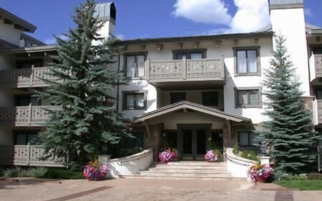 Vail Village condo walking distance to Gondola by RedAwning