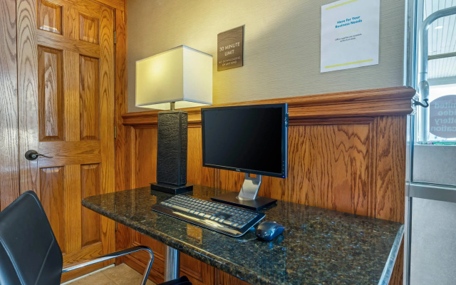 Comfort Inn & Suites Triadelphia - Wheeling