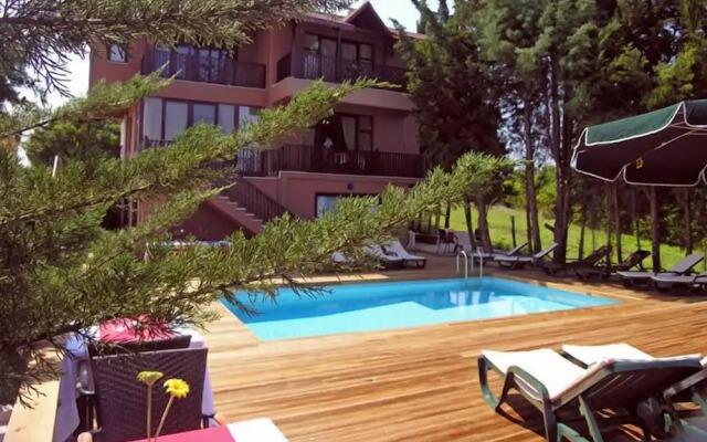 Villa Pine Garden