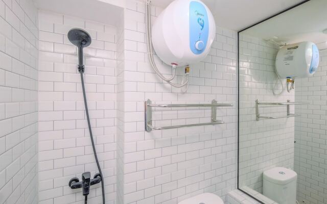 Nice And Strategic Studio At Bassura City Apartment