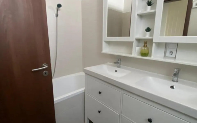 Erkel 19 Apartmanház