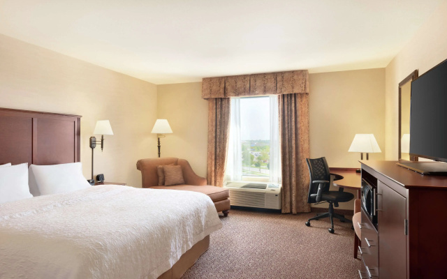 Hampton Inn & Suites West Bend