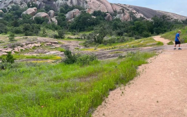 Pecan Retreat-half Mile to Main