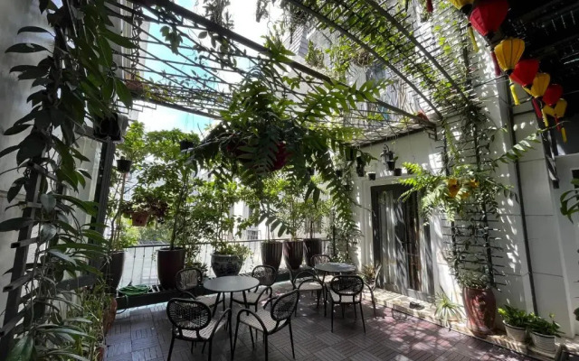 Paris Of Dragonbay Hotel
