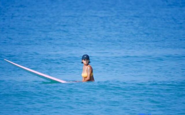 Sanya YOMOVO Surfing Girl Meisu (Wuzhizhou Island Houhai)