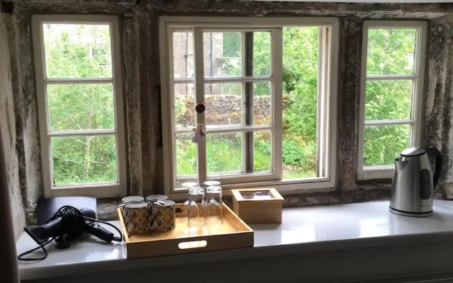 Sweetbriar Cottage B&B and Camping