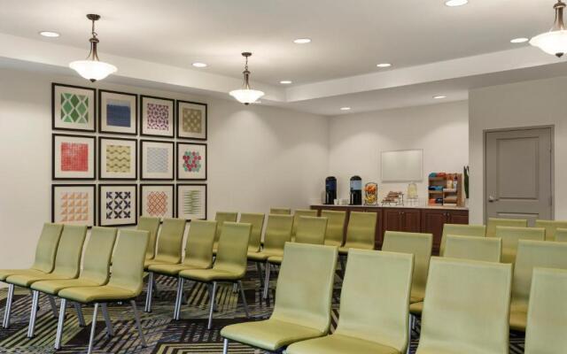Holiday Inn Express & Suites Mt. Pleasant by IHG
