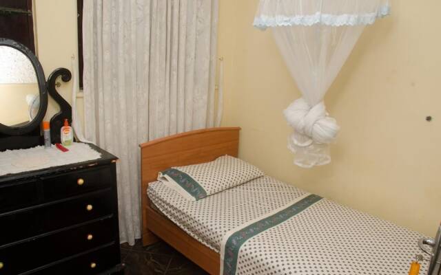 Lavinia Beach Hostel