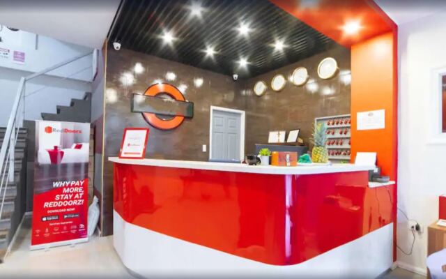 RedDoorz Plus Near SM Lanang Davao