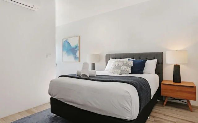 Coast 21 - 3 bedroom poolside apartment