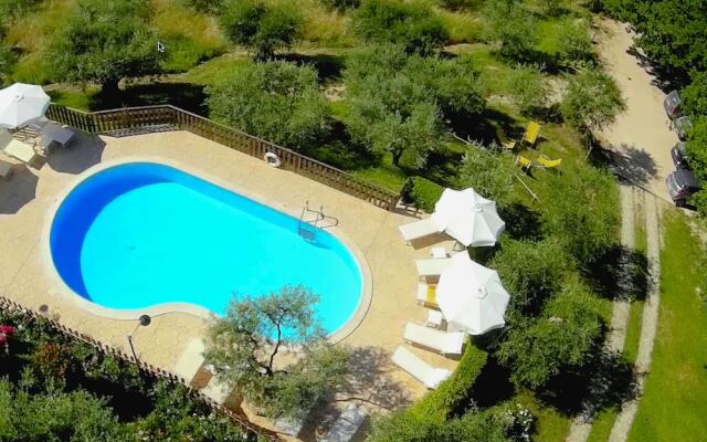 Spacious Farmhouse in Valfabbrica With Pool