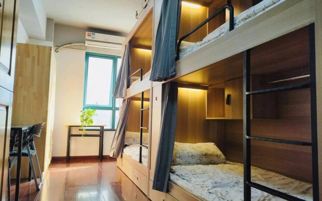 Spatk Youth hostel(shanghai railway station)