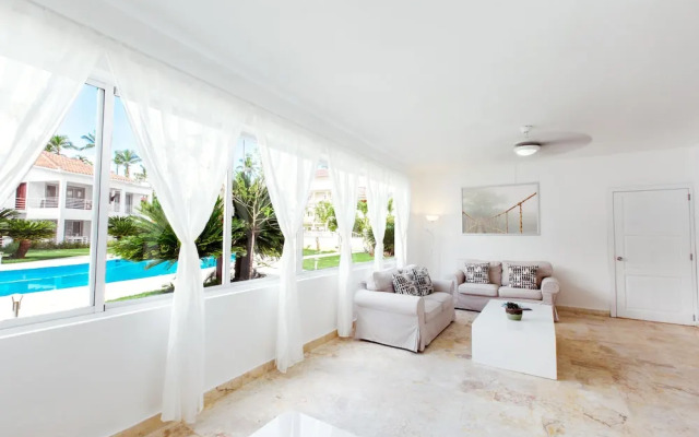 Las Terrazas VIP Pool Beach Club & Spa