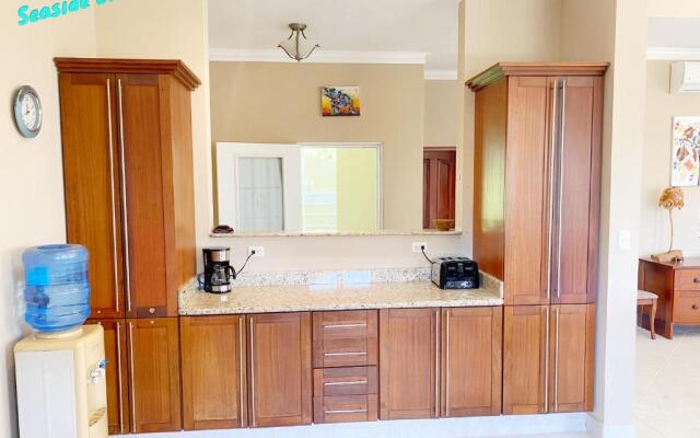 3BR Stunning penthouse / Beach front