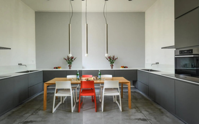 Modern and Bright 3BR apartment with 2 Balconies