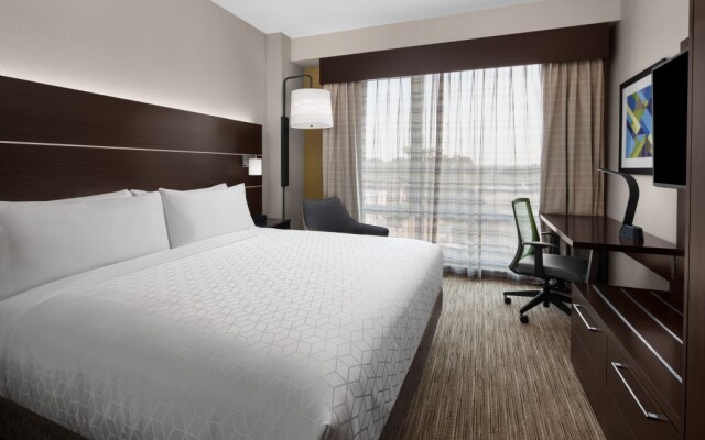 Holiday Inn Express & Suites Woodside LaGuardia Airport