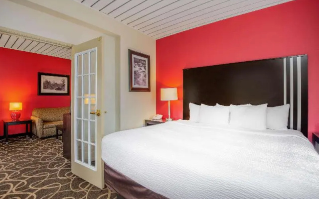 La Quinta Inn & Suites Elkview - Charleston NE