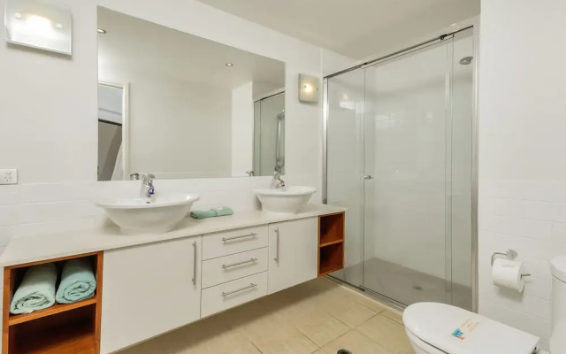 Peponi 4 - Beachfront Apartment