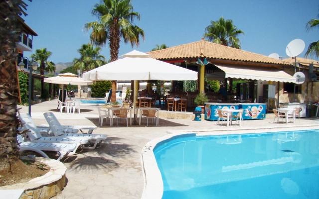 Blue Palm Hotel