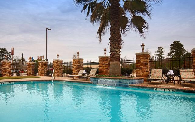 Best Western Plus Crown Colony Inn & Suites
