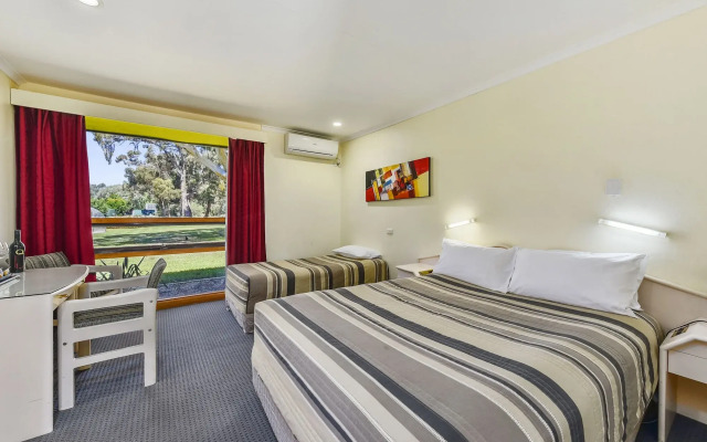 William Macintosh Motor Lodge